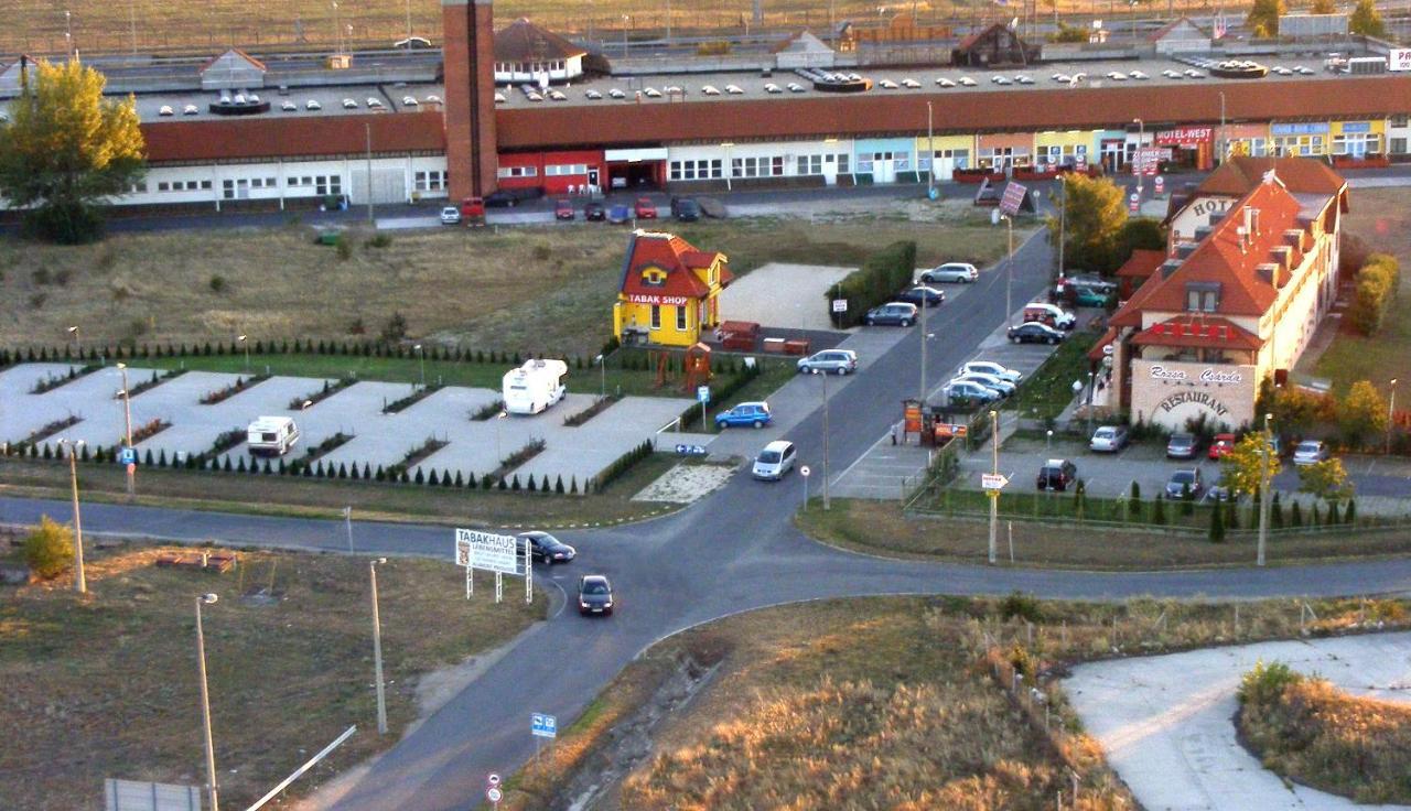 Hotel Rózsa Csárda Bungalow&Caravan Park Hegyeshalom Exterior foto