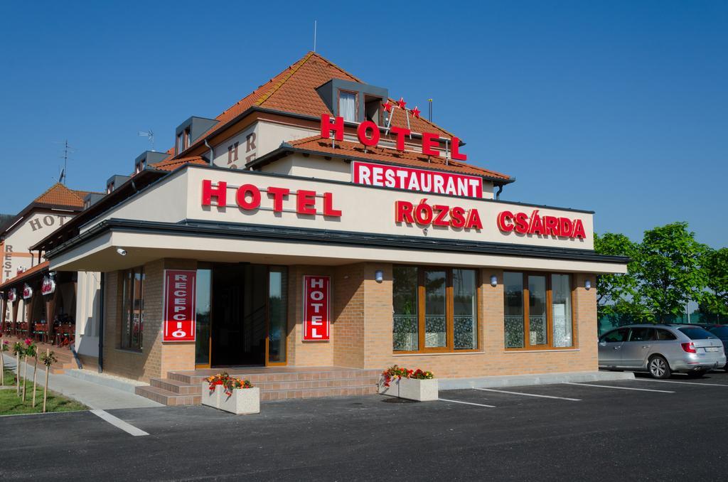 Hotel Rózsa Csárda Bungalow&Caravan Park Hegyeshalom Exterior foto